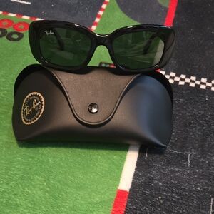 Ray-Ban Black Women's Sunglasses with Case